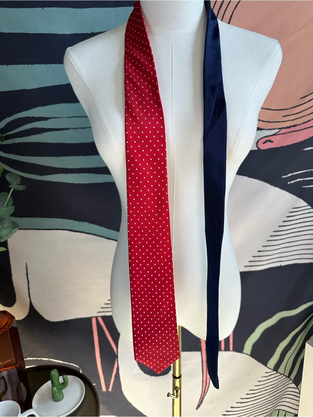 Tommy Hilfiger Men's Red Polka Dot and Navy Neck Tie